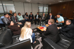 Os parlamentares garantiram apoio aos pleitos dos policiais civis e pediram a abertura de agenda do governador