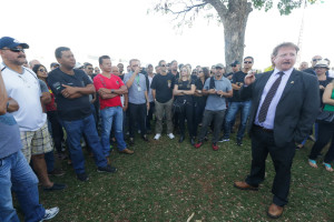 Cerca de mil policiais civis compareceram à manifestação no Planalto (Fotos: Paulo Cabral/Sinpol-DF)