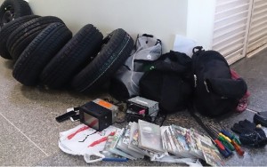 Objetos encontrados com os bandidos tinham sido furtados no mesmo dia 