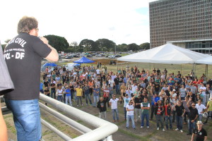 Categoria votou pela paralisação de 24h e início da Operação Padrão (Fotos: Paulo Cabral/Sinpol-DF)