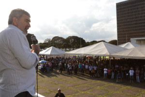 Laerte Besse foi um dos parlamentes que participaram da assembleia em apoio aos policiais civis do DF