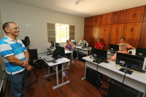 “Costinha”, que atuou oito anos na Academia de Polícia, é o professor do curso, realizado nas manhãs de terça e quinta