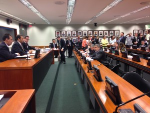 Os 27 deputados votaram a favor do PL (Fotos: Ascom/Sinpol-DF)