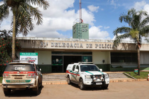 Sinpol entrega agua na 21ª DP - Paulo Cabral (6)