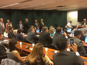 A diretoria tem acompanhado as votações na CCJC e se reunido com parlamentares para construir uma proposta alternativa