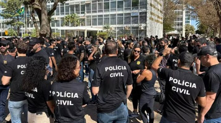 Uniao-propoe-18-de-reajuste-a-policiais-civis-do-DF-715x400.jpg