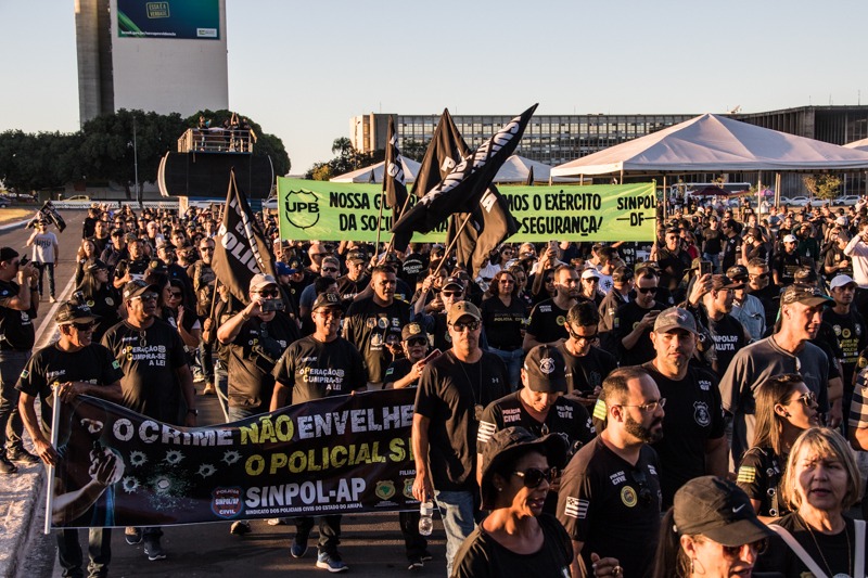 Policiais de todo o Brasil fazem novo ato pela aposentadoria policial