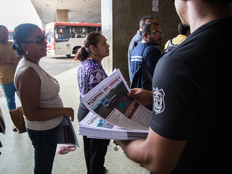 Sinpol distribui mais de 20 mil exemplares de jornal que expõe criminalidade no DF