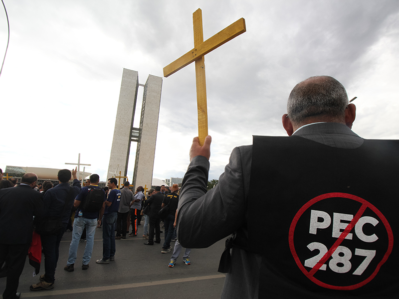 Milhares de policiais protestam contra a Reforma da Previdência