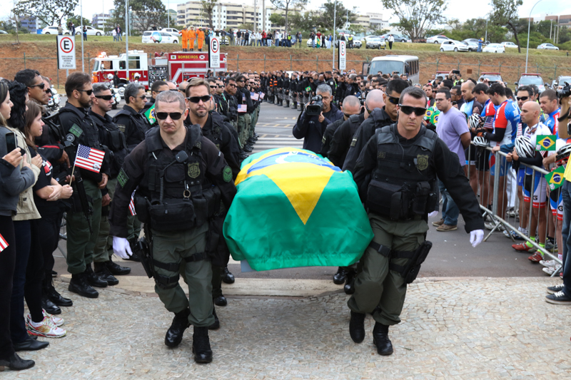 Policiais prestam homenagens a Carlos Eugênio, o Dentinho