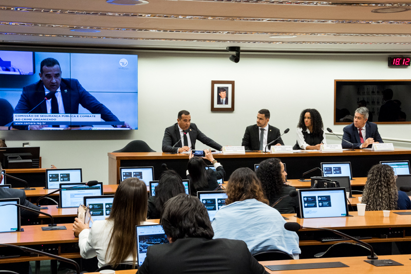 Policial civil apresenta na Câmara projeto contra violência doméstica