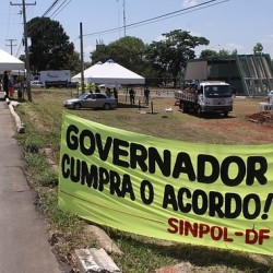 Manifestação em frente ao Complexo da Polícia Civil e reunião no MPOG