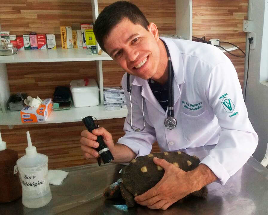 Policial aposentado realiza sonho com clínica veterinária