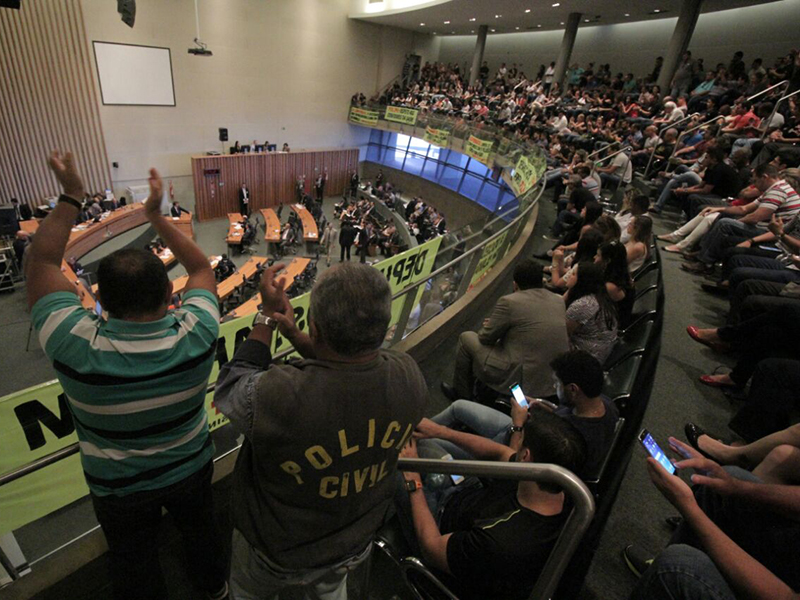 GDF pressiona, mas distritais mantêm pauta obstruída