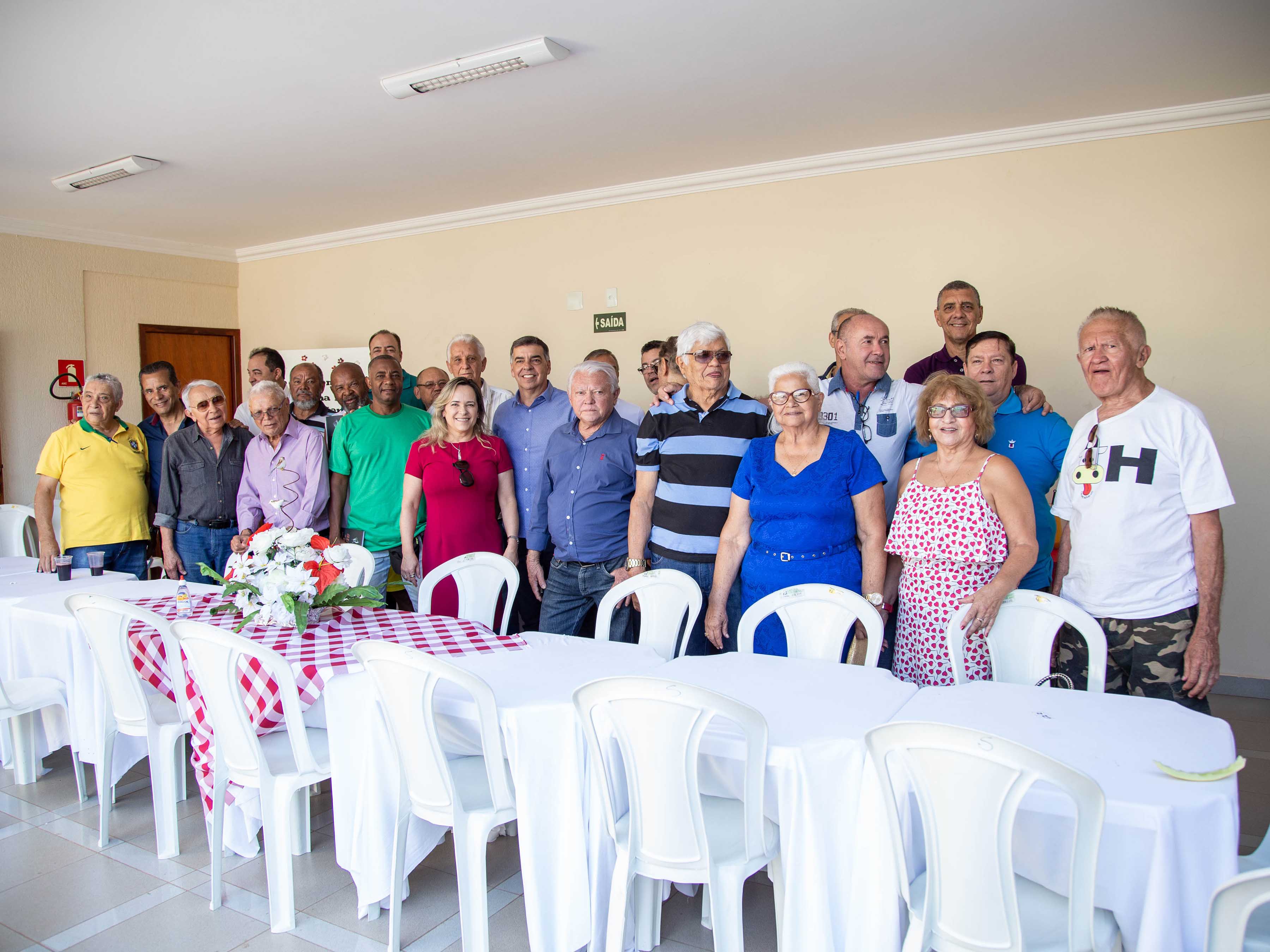 Aposentados confraternizam em café da manhã no Sinpolzinho