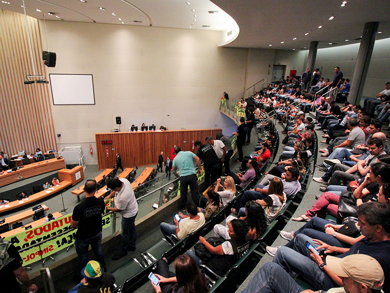 Distritais obstruem pauta até GDF apresentar proposta