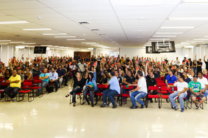 16.12.15-Assembleia-de-fim-da-greve-dos-agepocs-Paulo-Cabral-2