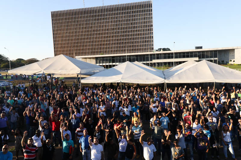 Greve continua com 72 horas de ações radicalizadas