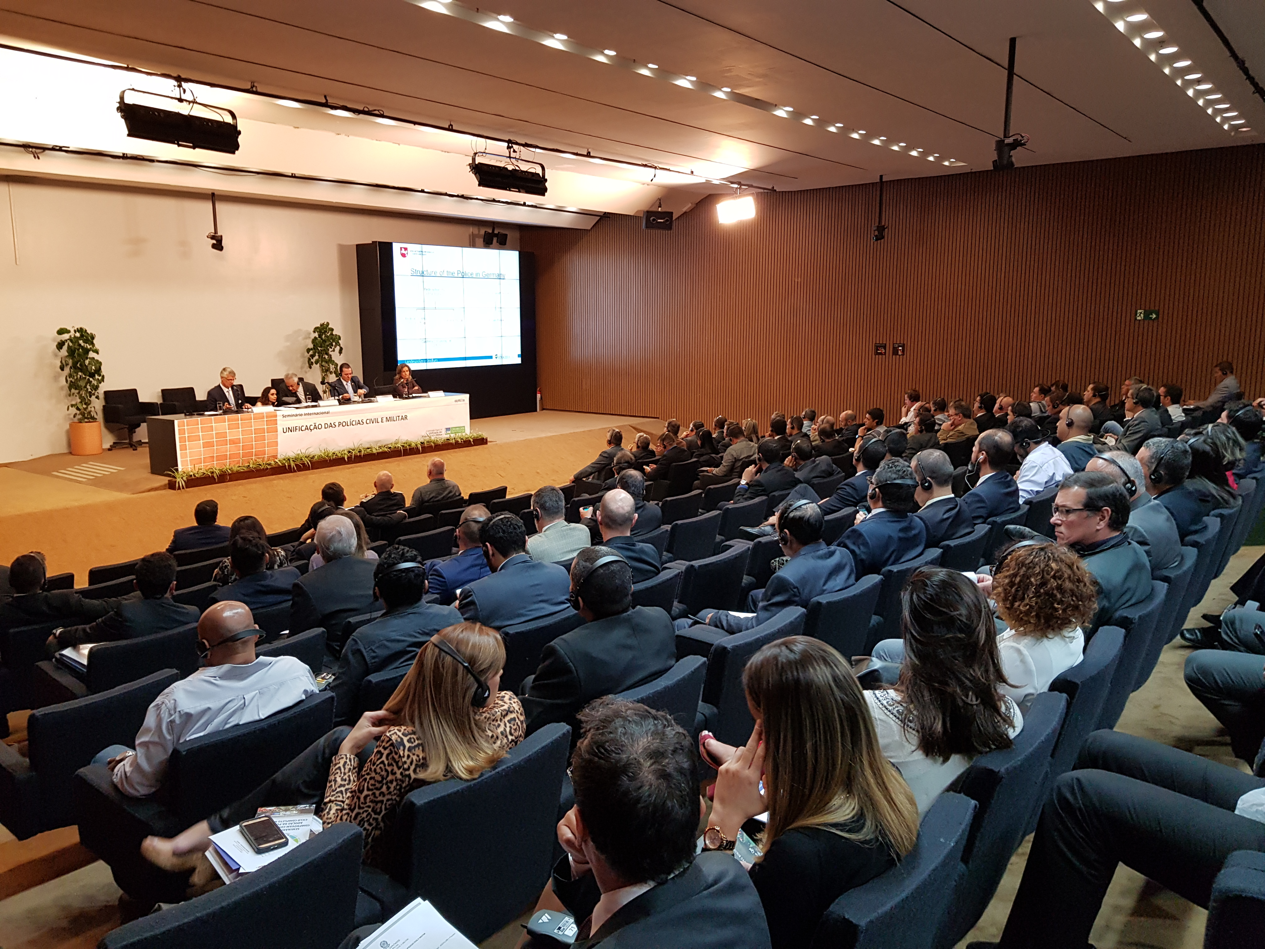 Seminário discute unificação das polícias com representantes de quatro países