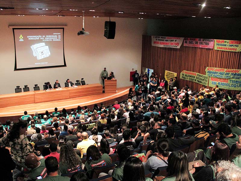 Distritais questionam secretário de Planejamento sobre calendário de nomeações