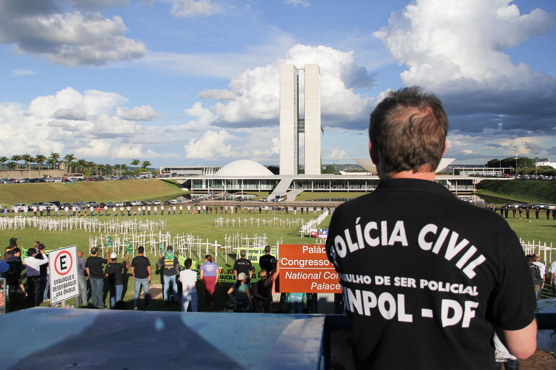 Após ato, policiais esperam avanço nas leis que punem crimes contra a categoria