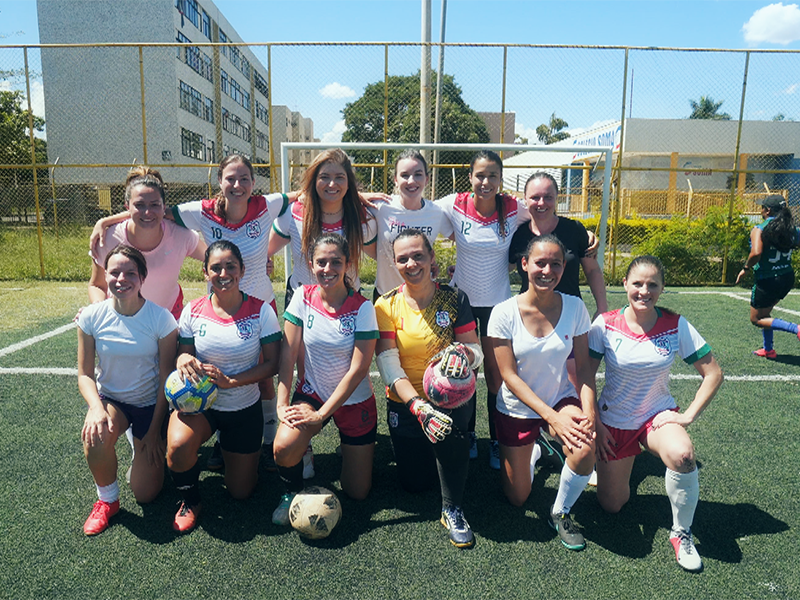 Conheça o time de futebol feminino de policiais civis do DF