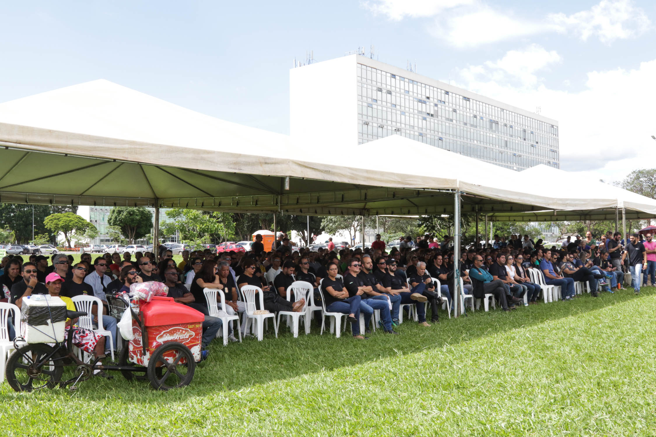 Em assembleia, policiais civis pedem retirada da PEC 287