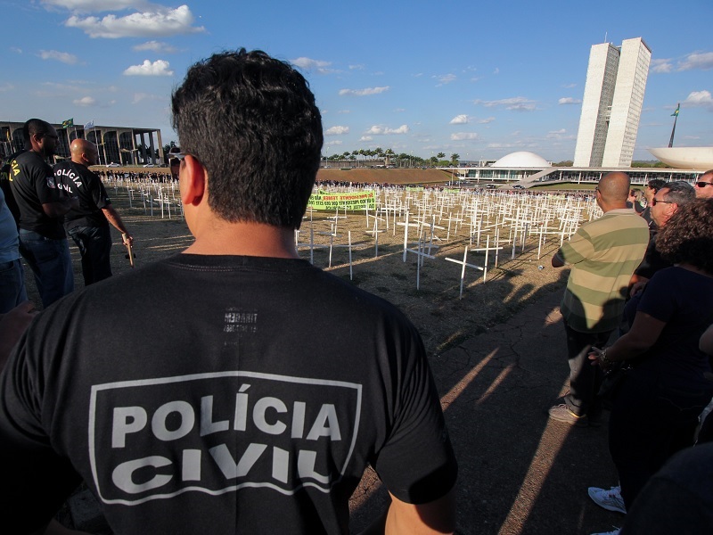 Em ato, policiais civis lembram vítimas da violência no DF