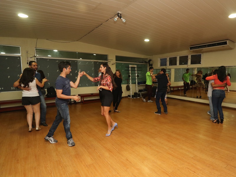 Sinpolzinho abre nova turma de Dança de Salão à noite