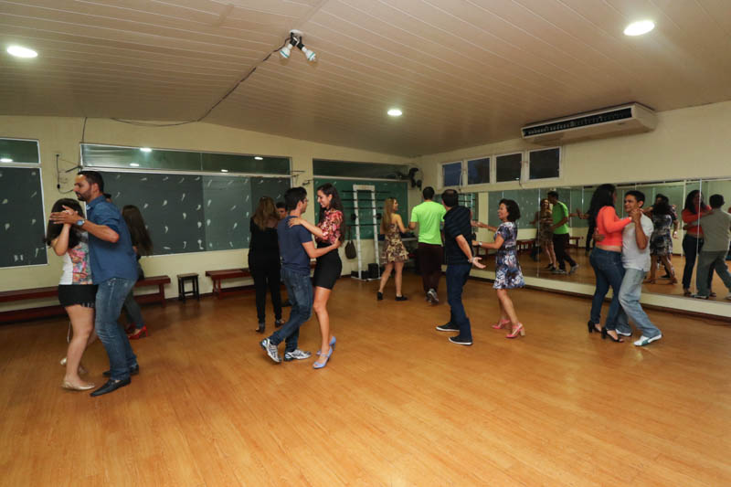 Turma de dança do Cecof organiza baile de confraternização