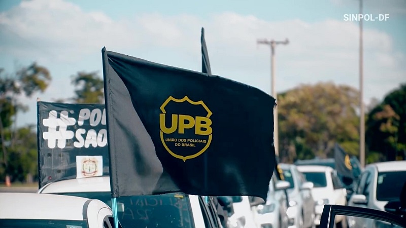 Carreata da UPB mobiliza centenas de servidores públicos contra a PEC 32