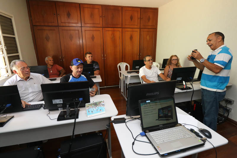 Sinpolzinho abre novas turmas para cursos de Informática e Smartphone