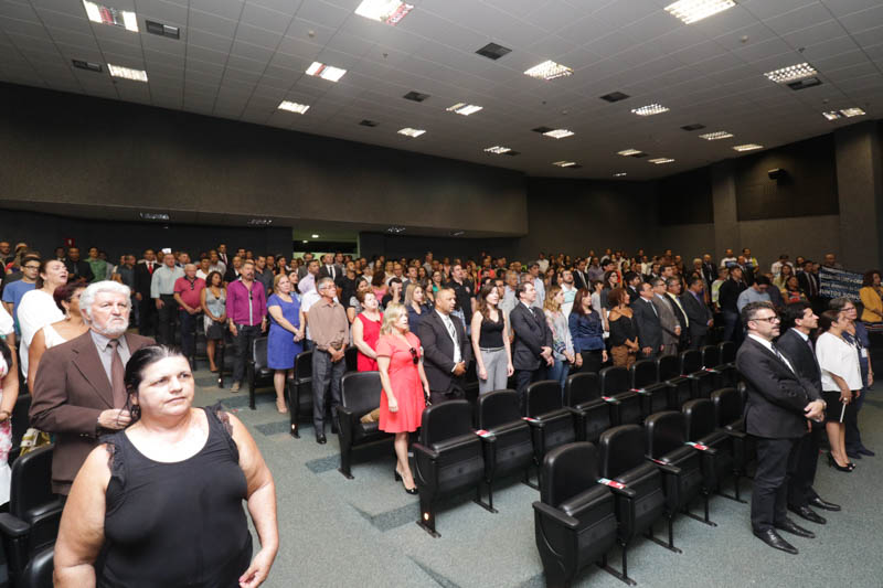 Homenagem pelo Dia do Policial Civil lota auditório e emociona público