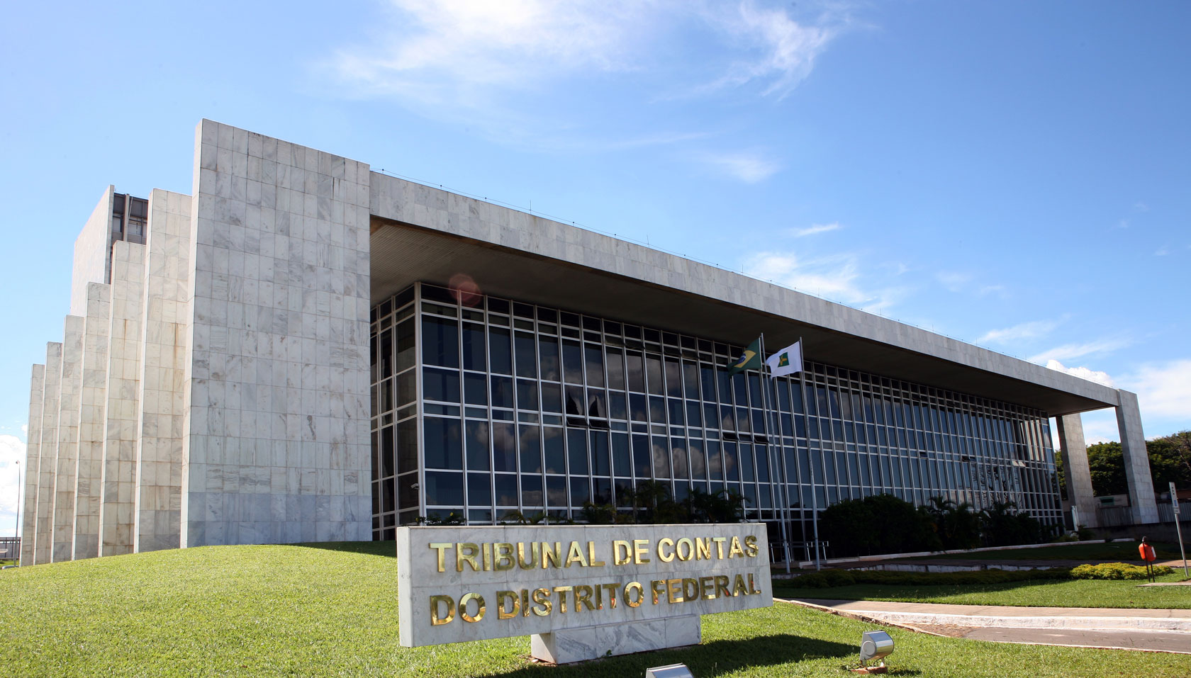 Conselheira do TCDF pede vistas do processo sobre paridade da aposentadoria