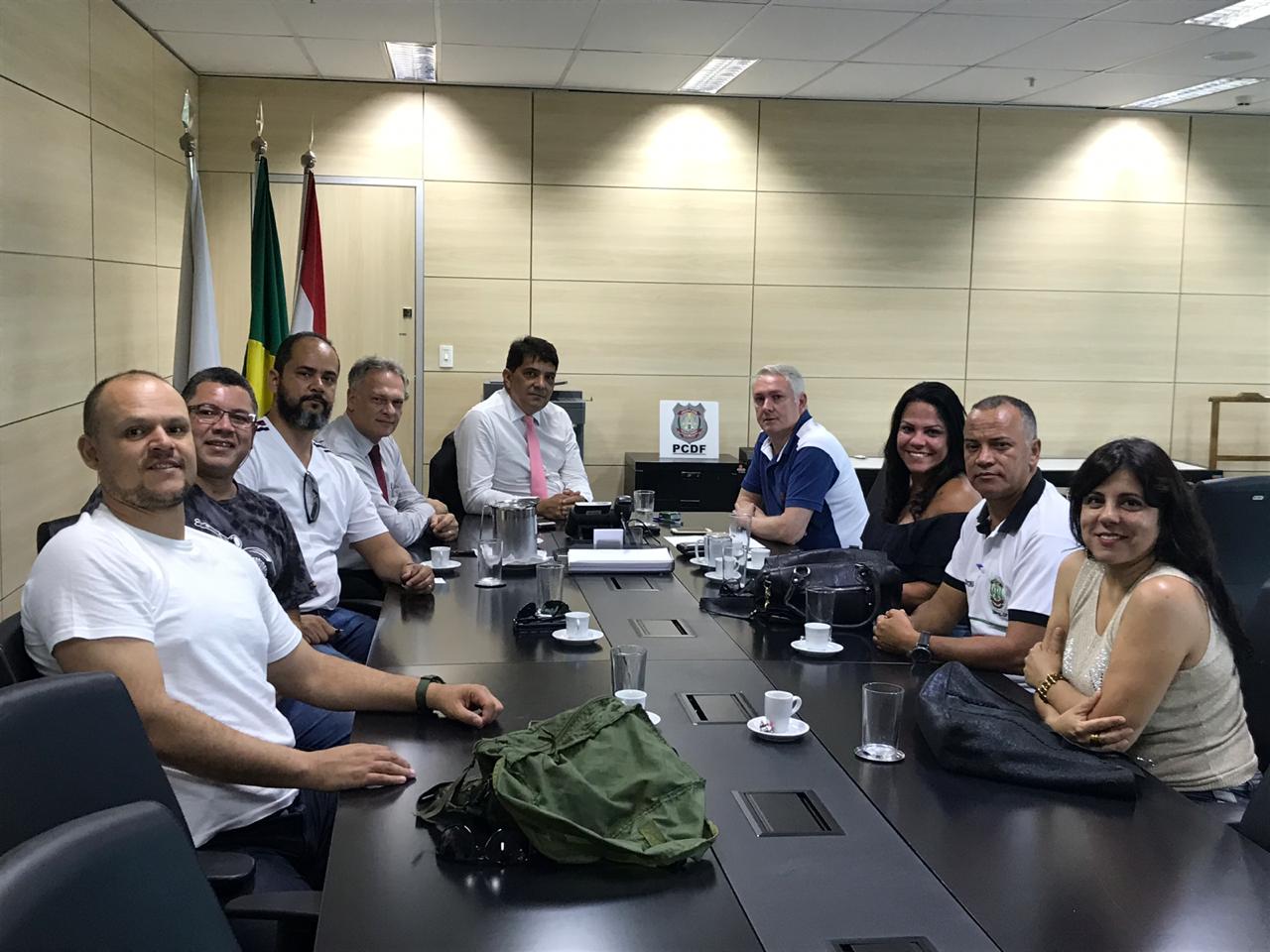 Sinpol-DF tem primeira reunião com direção da PCDF