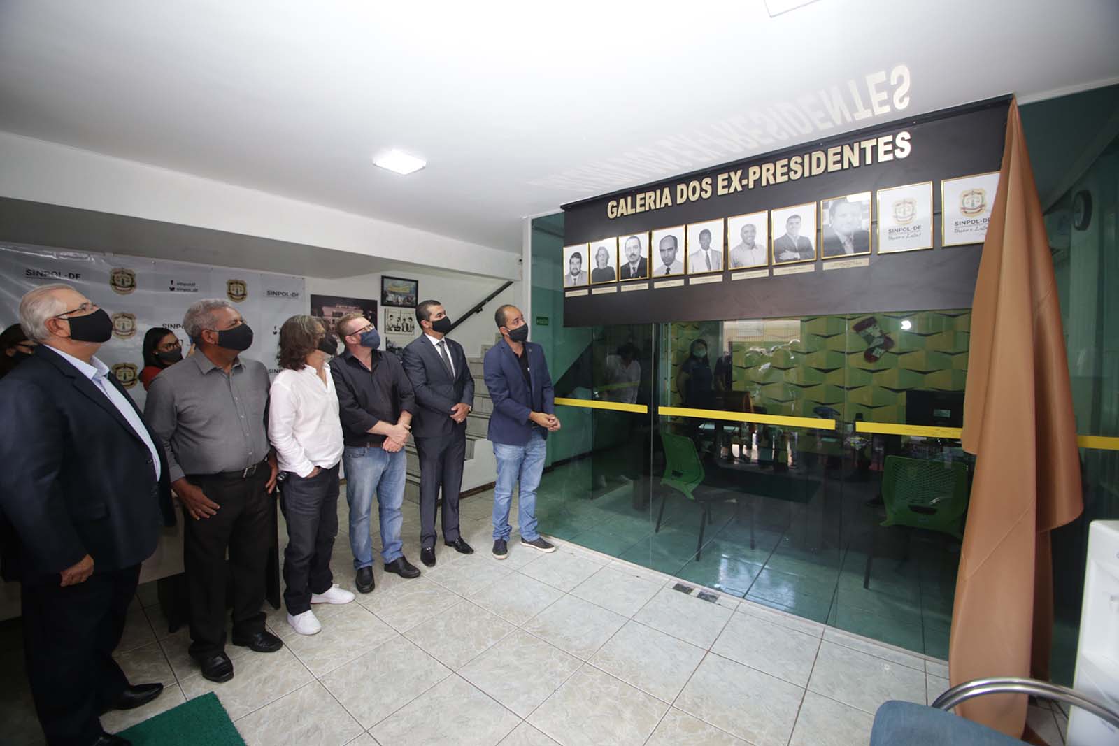 Sinpol-DF celebra 32 anos com inauguração de galeria de ex-presidentes