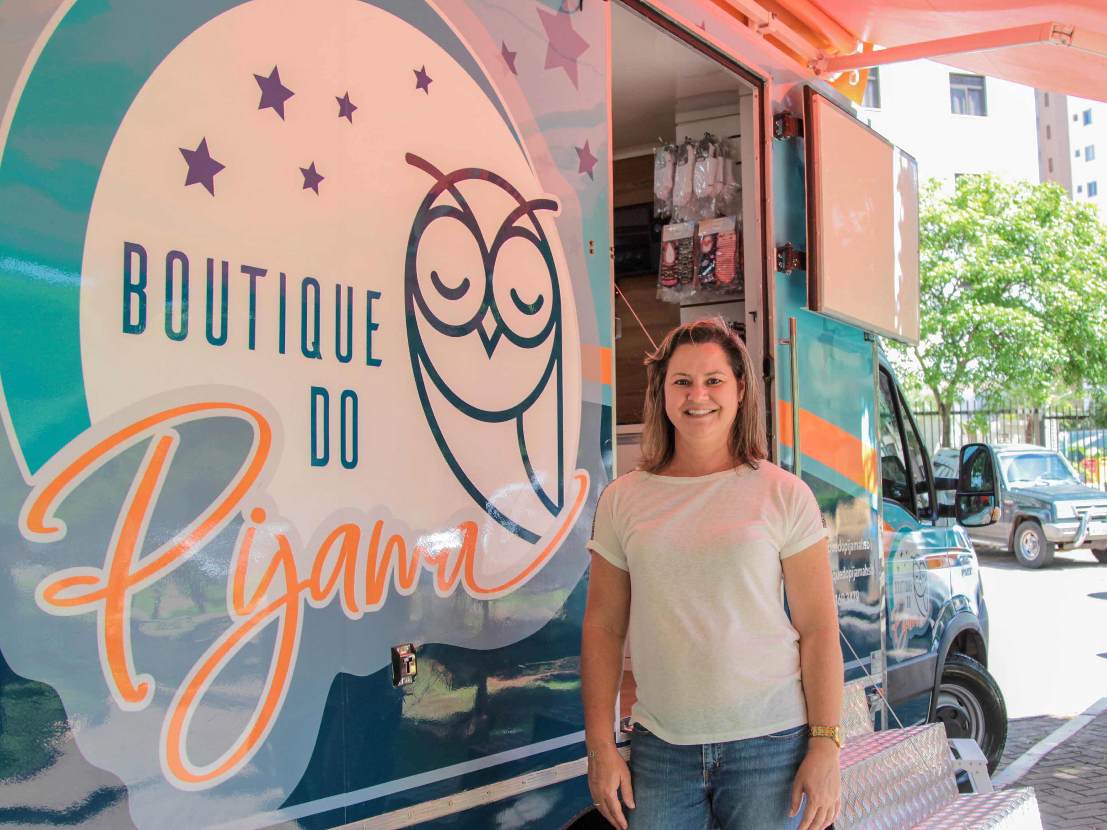 Empreendedora desde a adolescência, aposentada cria boutique móvel no DF