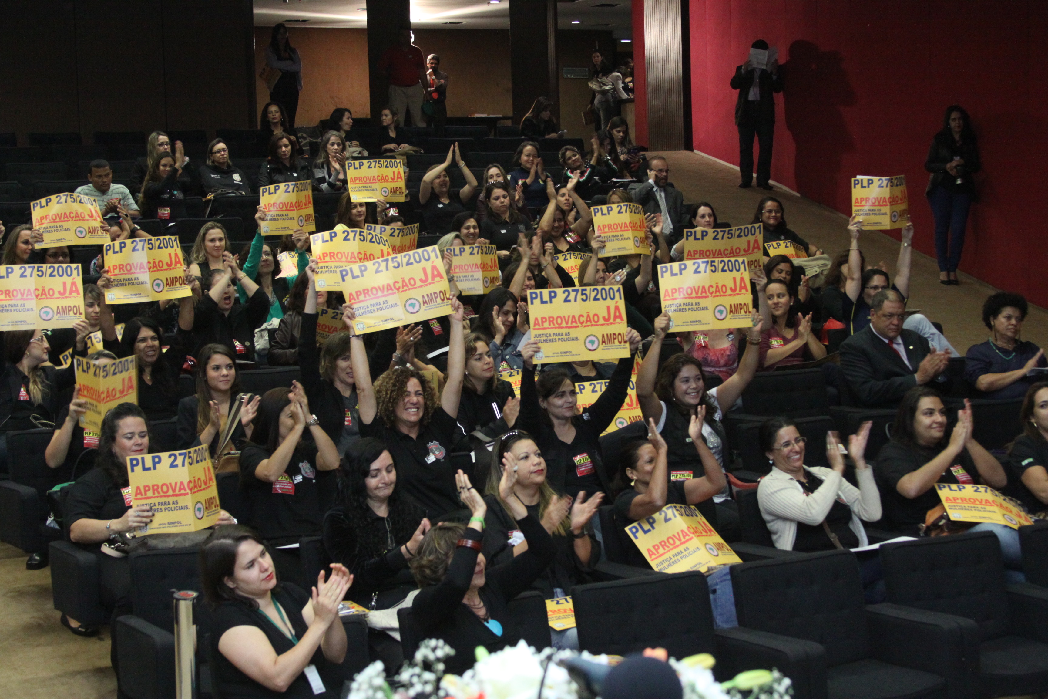 Encontro de Mulheres - PLP 275/2001 deverá ser votado na próxima semana