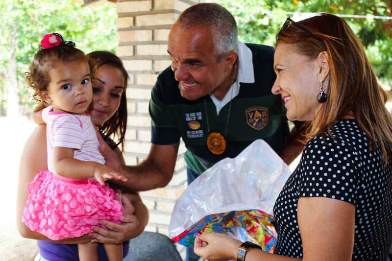 Policial civil do DF reencontra garota salva por ele