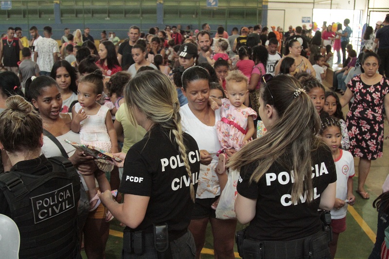 “Operação Criança Feliz” leva alegria e brinquedos a milhares na Estrutural