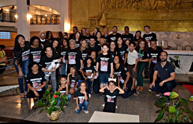 Família homenageia memória de gebiano com camiseta do sindicato