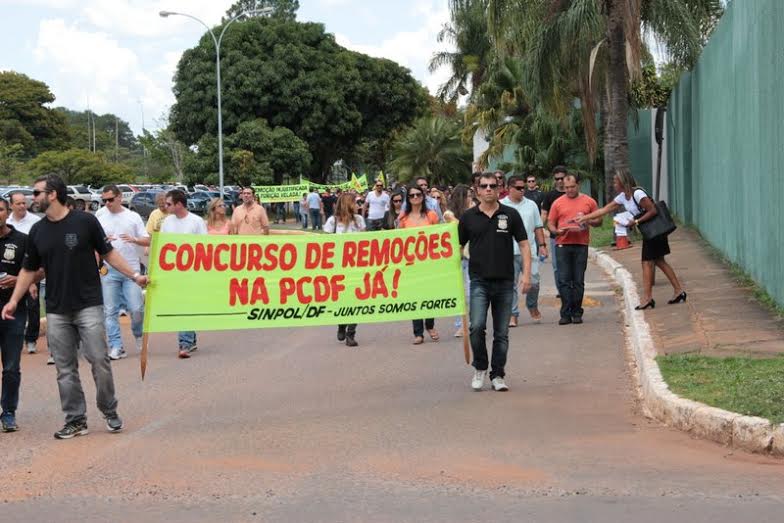 Em ato, Sinpol cobra concurso para acabar com remoções arbitrárias na PCDF