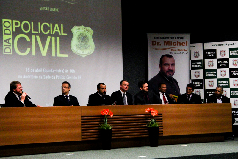 Policiais Civis recebem homenagem da CLDF pelo dia 21 de abril