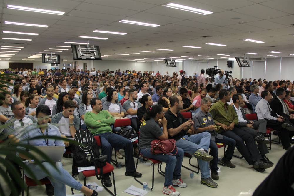 Sinpol provome Sabatina com candidatos ao GDF em auditório lotado