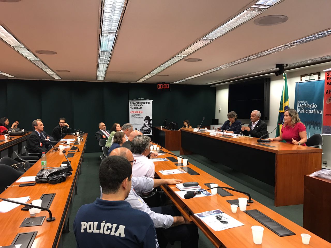 Sinpol-DF participa de reunião de entidades contrárias à Reforma da Previdência