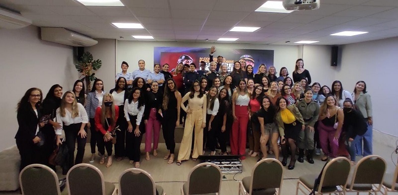 Policial Civil do DF palestra sobre autodefesa em Congresso Brasileiro de Mulheres na Polícia