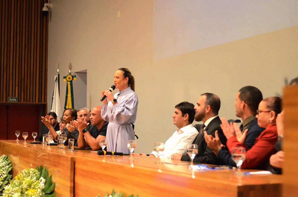 Celina prestigiou o evento de posse da nova diretoria, liderada por Marlos Valle | Foto: Panda Fotografias 