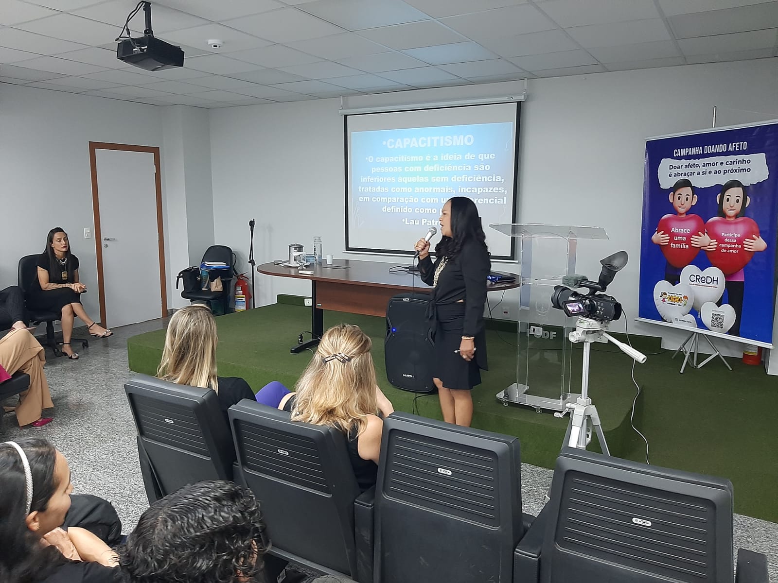 PCDF promove palestra sobre atendimento a autistas para servidores do Instituto de Identificação